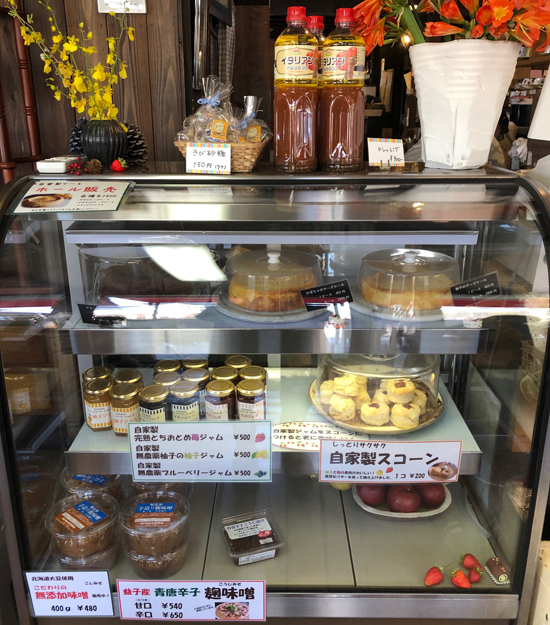 手作りのケーキや人気のジャムを販売しています